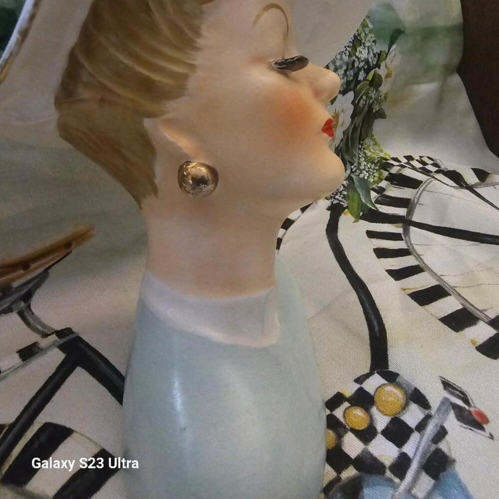 Vintage Lady Head Vase - Picture 7 of 8